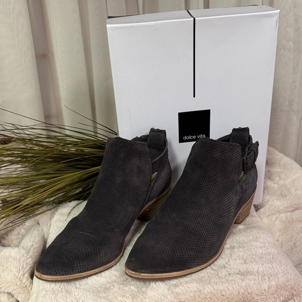 Dolce Vita Kacey Anthracite Suede Ankle Booties